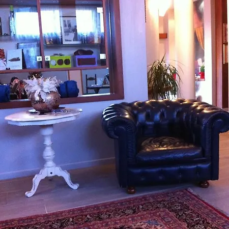 Piero Della Francesca Hotell