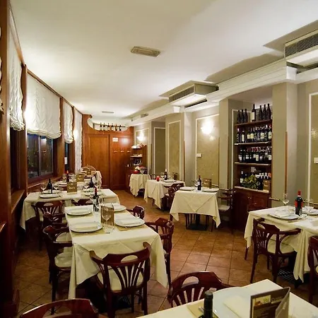 Piero Della Francesca Hotel